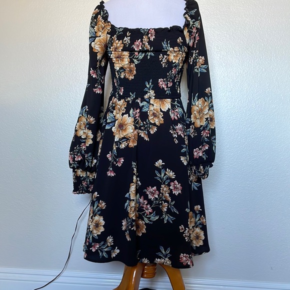 Floral medium length dress - Picture 2 of 3